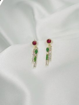 Zümrüt Yağmuru Küpe